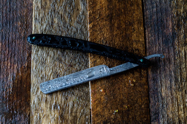 istock Wet razor on a wooden table 661611680