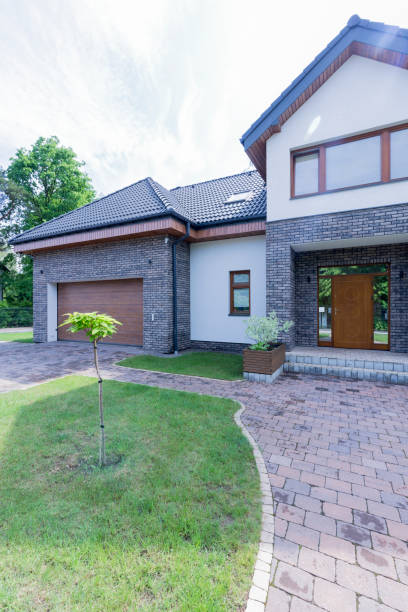 istock Neat and fresh suburban residential architecture 661616900