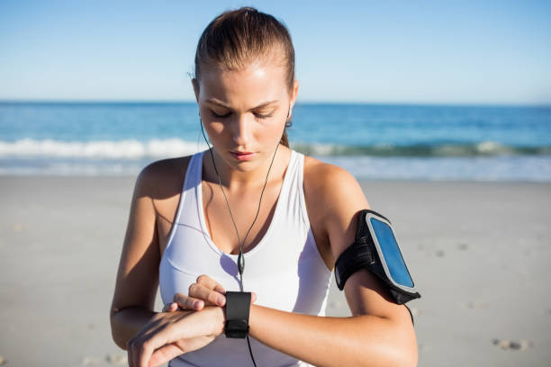 istock Fit woman on the beach 661674080