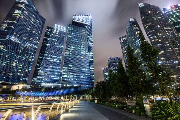 noite horizonte de cingapura - singapore skyline - fotografias e filmes do acervo