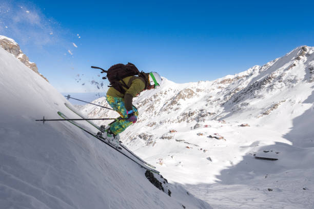 istock Male skier freeriding downhill a steep slope 661803044