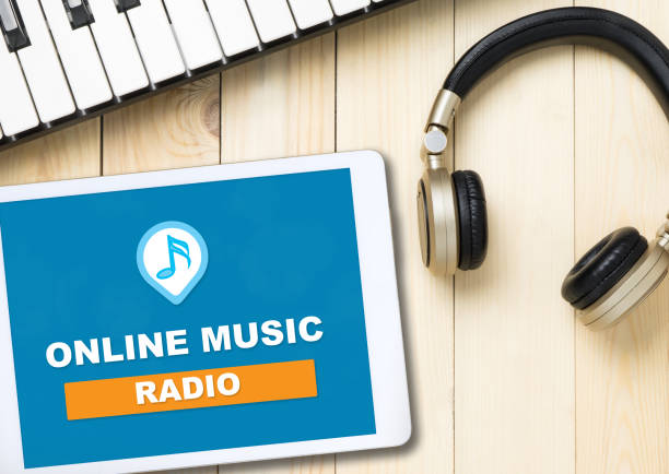 istock Online Music radion button on table screen 661913670