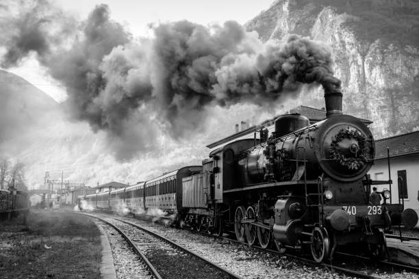 tren de vapor - locomotora fotografías e imágenes de stock