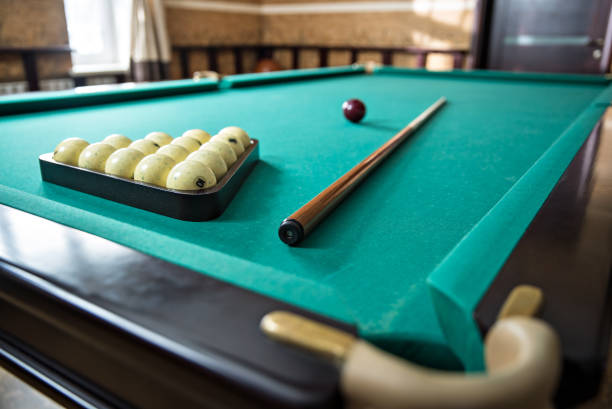 istock Billiard table with balls and cue sticks 661946404
