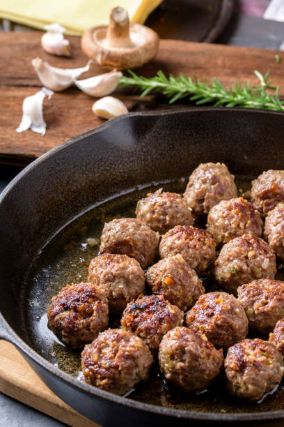 istock Meatball in cast iron pan 661988406