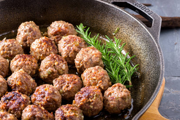 istock Meatball in cast iron pan 661988410