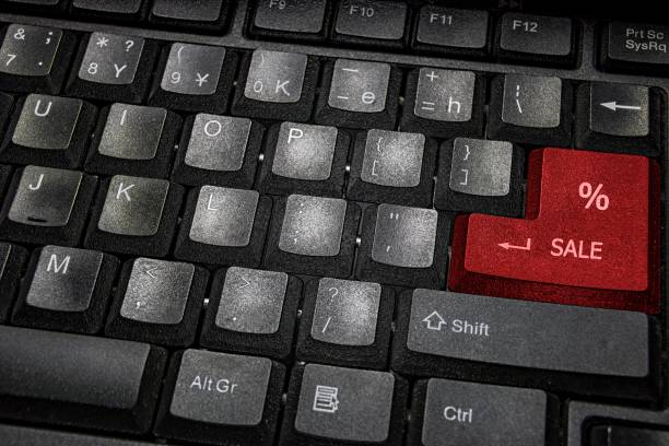 istock sale on red Enter button on black keyboard 662124012