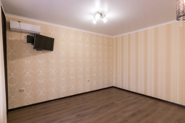 istock Interior of an empty room, the wall split system and TV 662149250