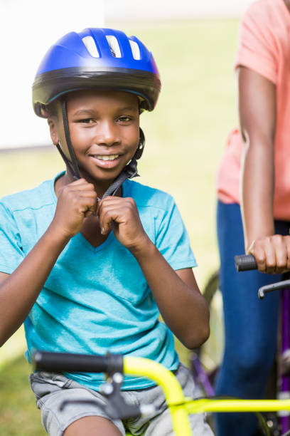 istock Young man wearing his helmet 662172714