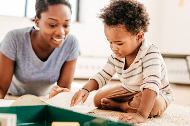 istock Mom reading for toddler 662279092