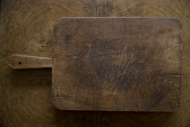 istock Vintage wooden cutting board isolated on white background 662797796