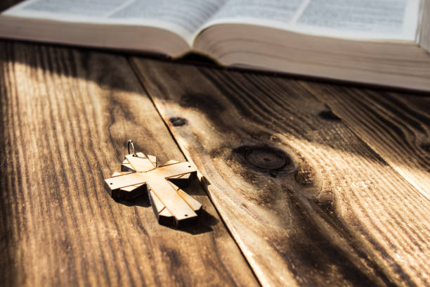 istock christian cross and bivle on wooden background 662913862