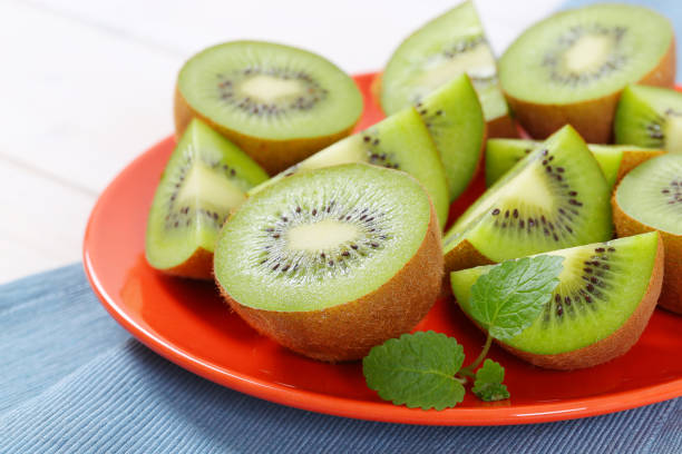 istock plate of kiwi halves and quarters 662936106