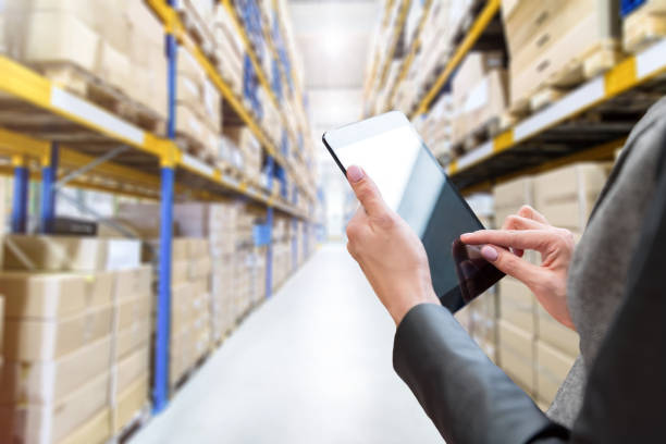 istock Businesswoman & inventory & warehouse 663106086