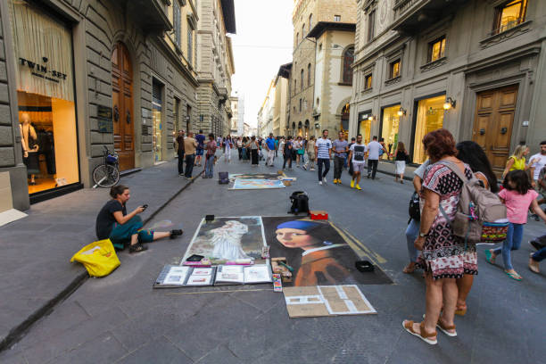 florence, italy- september 11, 2016: street painters have painted famous pictures of masterpiece on the road of street and in this  way they are earning money - mona lisa imagens e fotografias de stock
