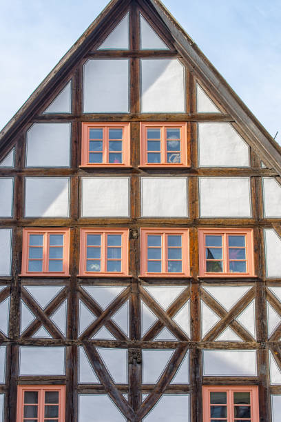 casa a graticcio al krämerbrücke di erfurt - krämerbrücke foto e immagini stock