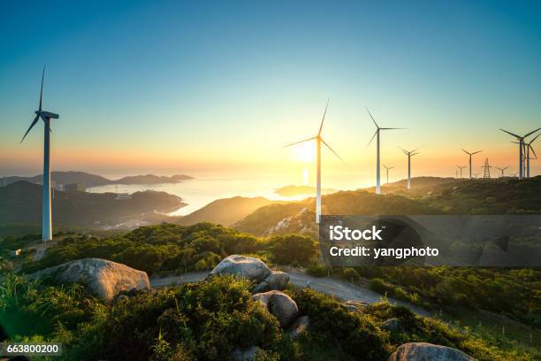 Windkraft Stockfoto und mehr Bilder von Nachhaltige Entwicklung - Nachhaltige Entwicklung, Erneuerbarkeit, Umwelt
