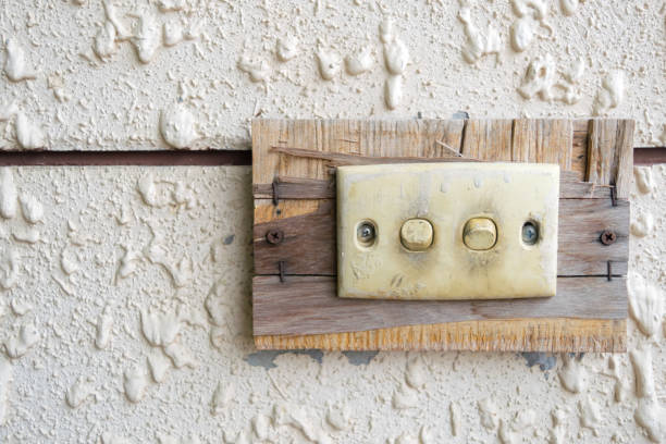 istock light switch of Switch on the old lights on the wall. 663809892