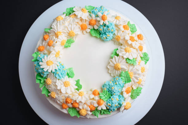 istock Delicious creamy cake with flowers 663842420