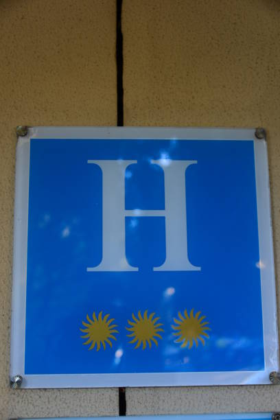 istock Hotel sign with stars - Spain 663861178