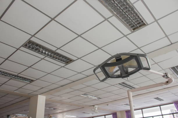 istock Lamp medical equipment 663920848