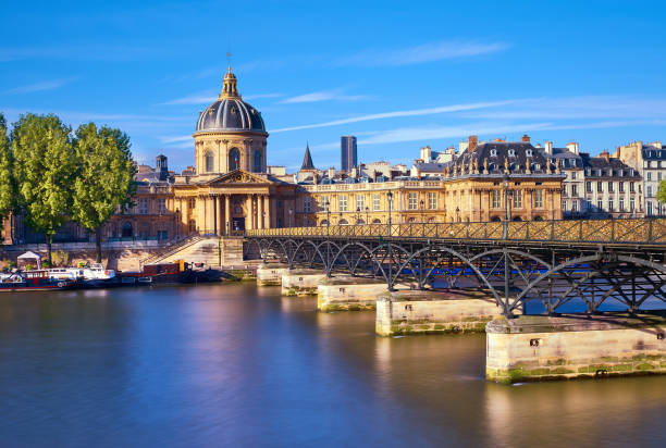pont des arts leading towards institut de france, paris, france - architecture art blue bridge imagens e fotografias de stock