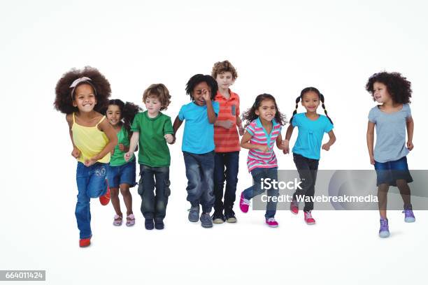 子どもたちが一緒に立っての行 - 白背景のストックフォトや画像を多数ご用意 - 白背景, アフリカ民族, ジャンプする