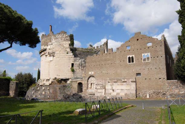 tumba de caecilia metella en roma - caecilia metella fotografías e imágenes de stock