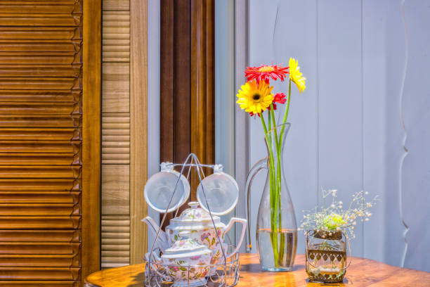 istock Porcelain, flowers 664144512
