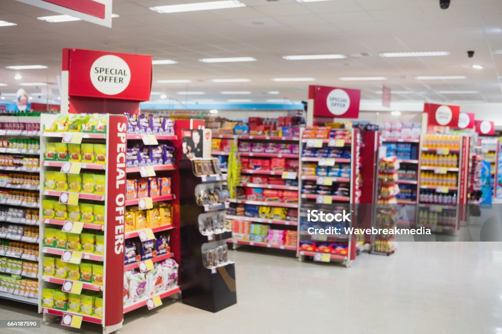 Photographie d’étagères avec promotions - Photo de Supermarché libre de droits