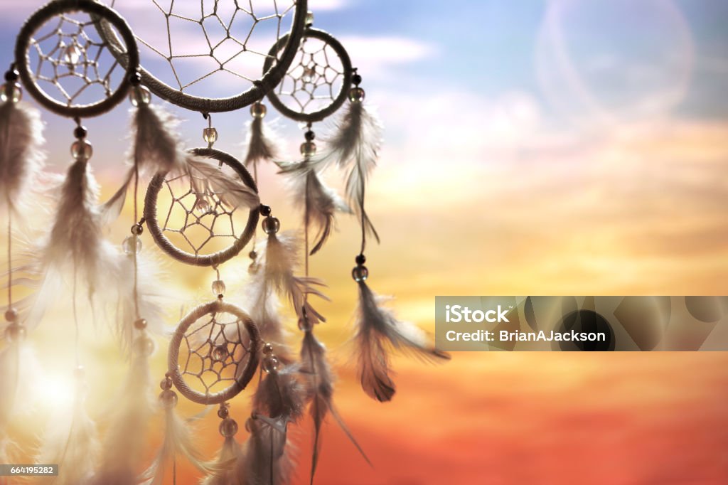 Apanhador de sonhos ao pôr do sol - Foto de stock de Tribo Norte-Americana royalty-free