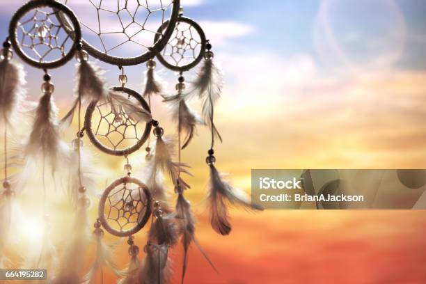 Foto de Apanhador De Sonhos Ao Pôr Do Sol e mais fotos de stock de Tribo Norte-Americana - Tribo Norte-Americana, Caça-sonhos, Plano de Fundo