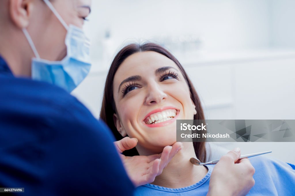 Frau beim Zahnarzt - Lizenzfrei Zahnarzt Stock-Foto