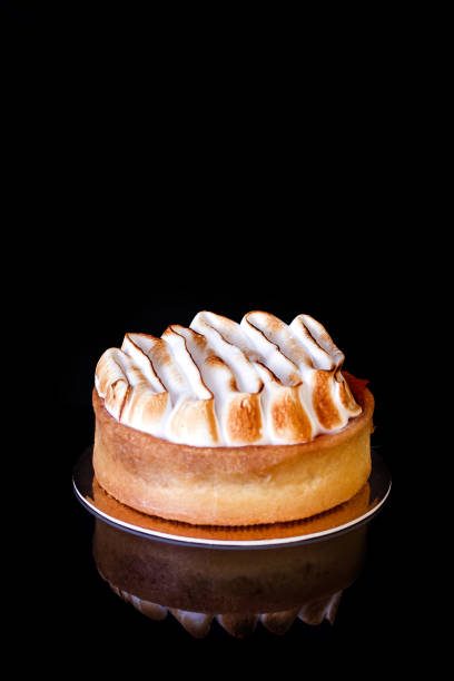 머랭타르를 곁들인 타르틀렛 - lemon meringue pie pie pastry crust portion 뉴스 사진 이미지