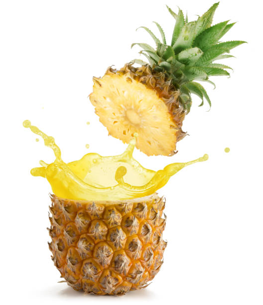 sok rozpryskiwany z ananasa - wodna korona zdjęcia i obrazy z banku zdjęć