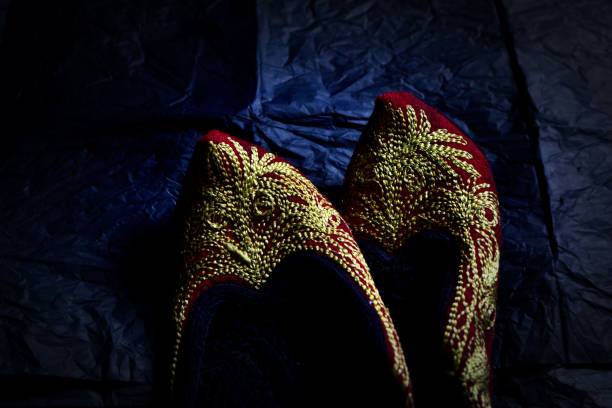 a pair of women's slippers - arabian nights imagens e fotografias de stock