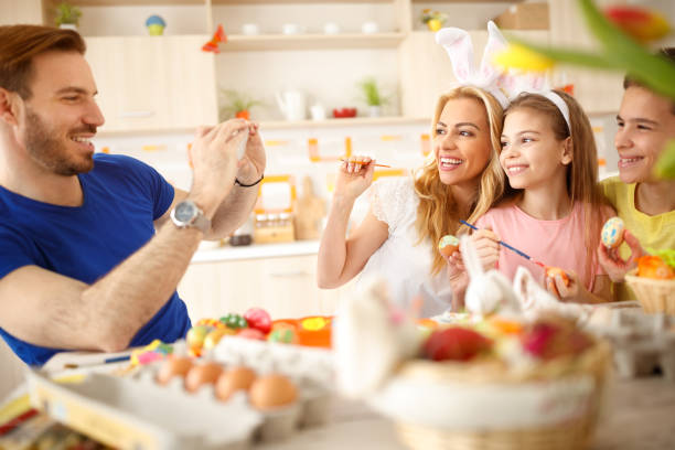 istock Family photo on cell phone for Easter 664349570