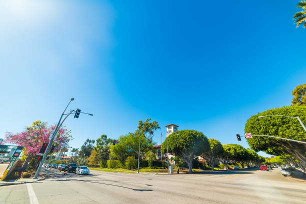 istock Crossroad in Rodeo Drive 664349692