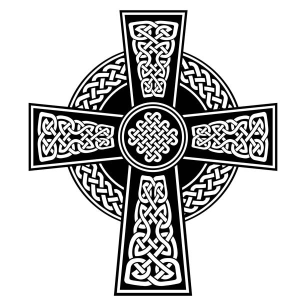 ilustraciones, imágenes clip art, dibujos animados e iconos de stock de cruz estilo celta con los patrones de nudos sin fin en blanco y negro con elementos inspirados en arte que talla irlandés st patrick de día e irlandés y escocés - celtic cross