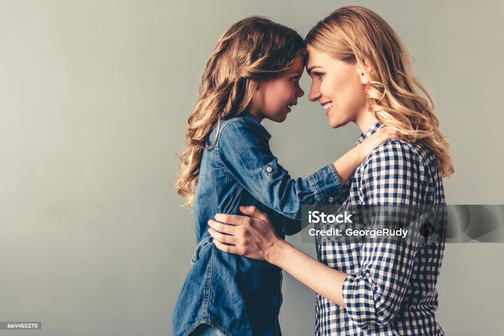 Mutter und Tochter  - Lizenzfrei Mutter Stock-Foto