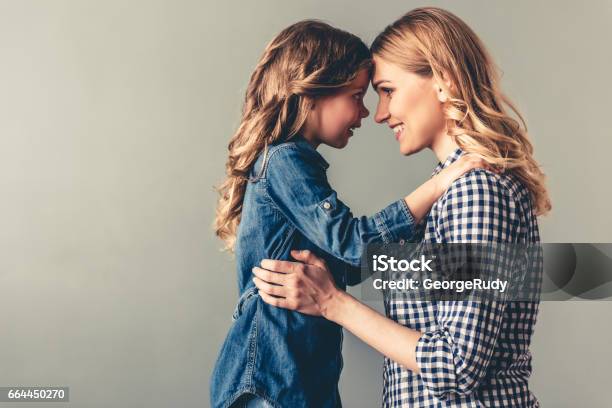 Mutter Und Tochter Stockfoto und mehr Bilder von Mutter - Mutter, Eleganz, Kind