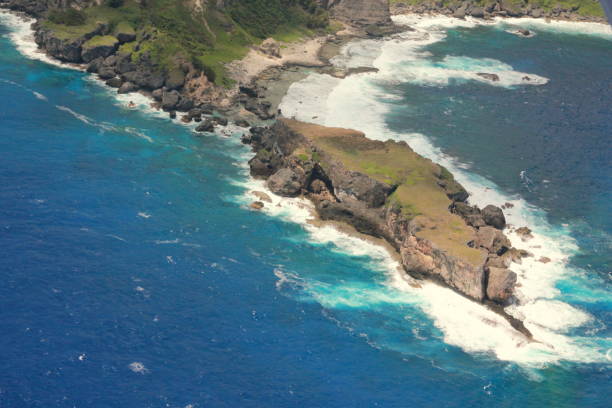 vista aérea de isla prohibida, saipan - saipan fotografías e imágenes de stock