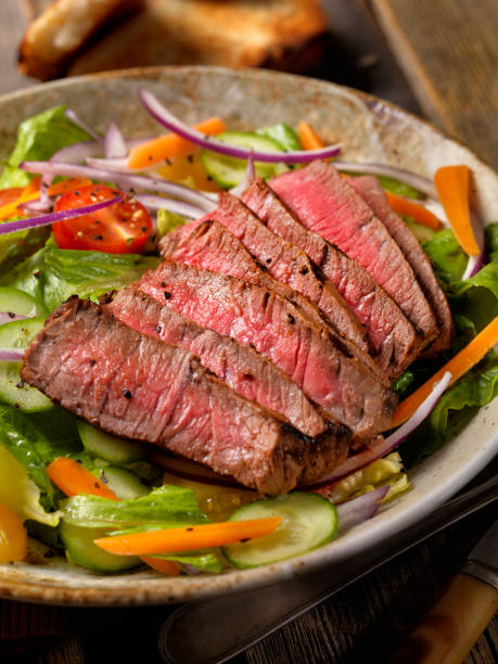 steak salad - side salad imagens e fotografias de stock