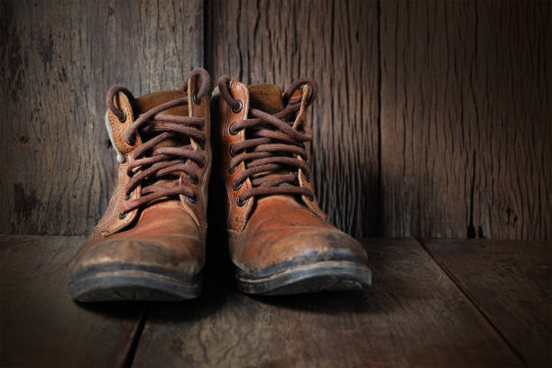 istock Shoe travel set on a wooden background 664607114