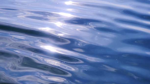 istock Sparkling Water Loop: Glistening loops seamlessly 664623390