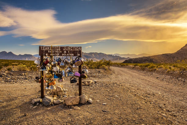 カリフォルニア州デスバレー国立公園のケトルジャンクション - death valley national park ストックフォトと画像