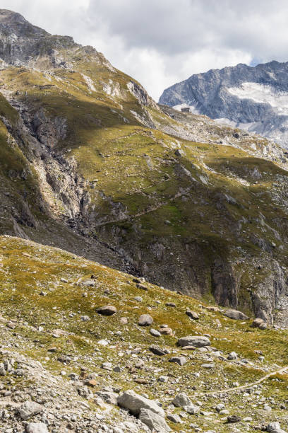 paysage alpin - route de la hutte hochfeiler - hochfeiler photos et images de collection