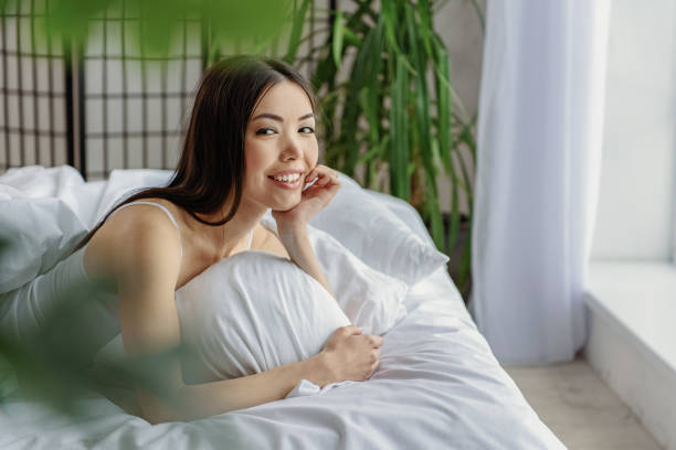istock Outgoing woman lying in reverie 664664638
