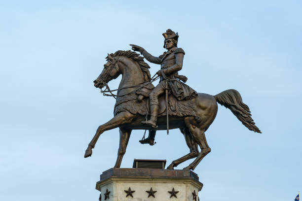 リッチモンドバージニア州のジョージワシントン像 - george washington equestrian monument ストックフォトと画像