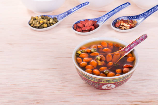 goji wolfberry, chrysanthemum, red dates tea remedy to improve eyesight - berry wolfberry berry fruit chinese medicine imagens e fotografias de stock